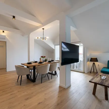 Panorama Apartment *